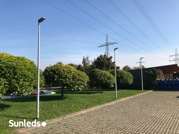 LED Straßenleuchte 40 W auf Parkplatz SUNLEDS SR-40 PRO